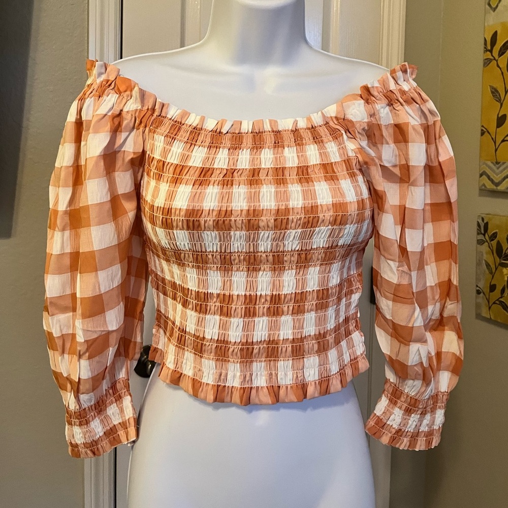 Evolusionary Brand boutique style top